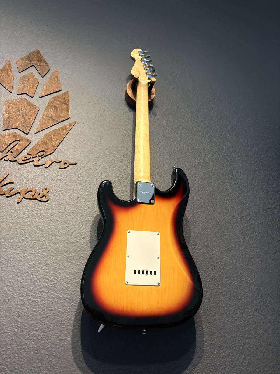 Guitarra Vogga Stratocaster Sunburst + Blues Trio Pinheiro Pickups