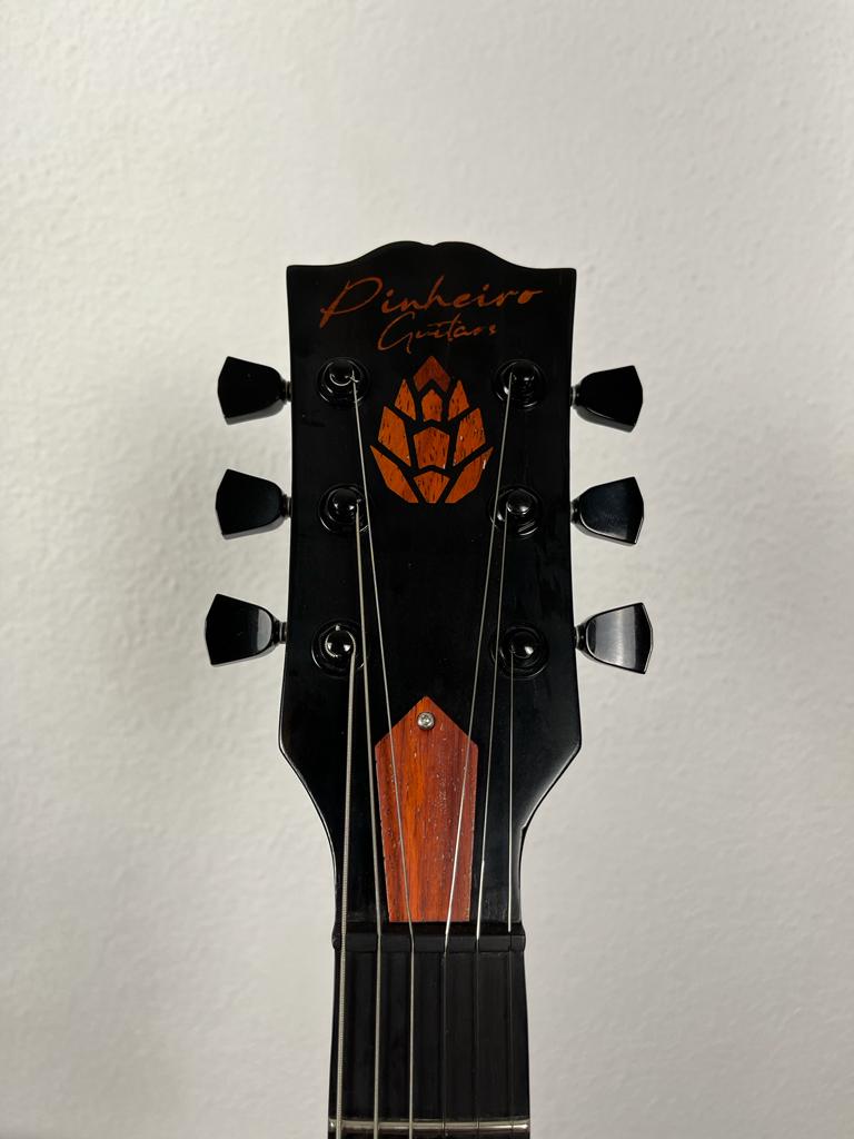 Guitarra Modelo SG com Braço Assimétrico Pinheiro Guitars