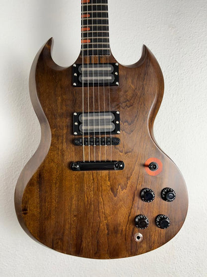 Guitarra Modelo SG com Braço Assimétrico Pinheiro Guitars