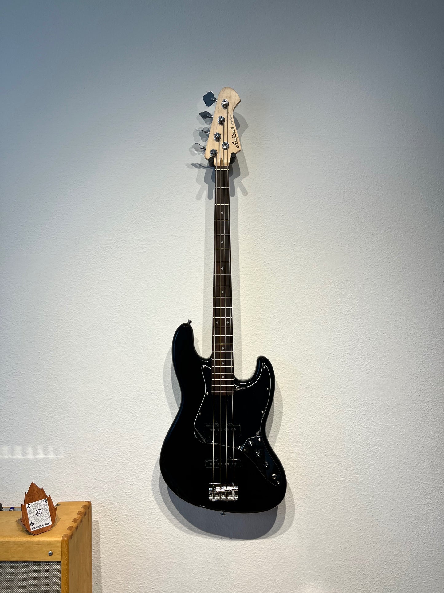 Contrabaixo 4 Cordas Aria Pró STB-JB/B 4 Cordas Black + Captadores Noiseless Pinheiro Pickups