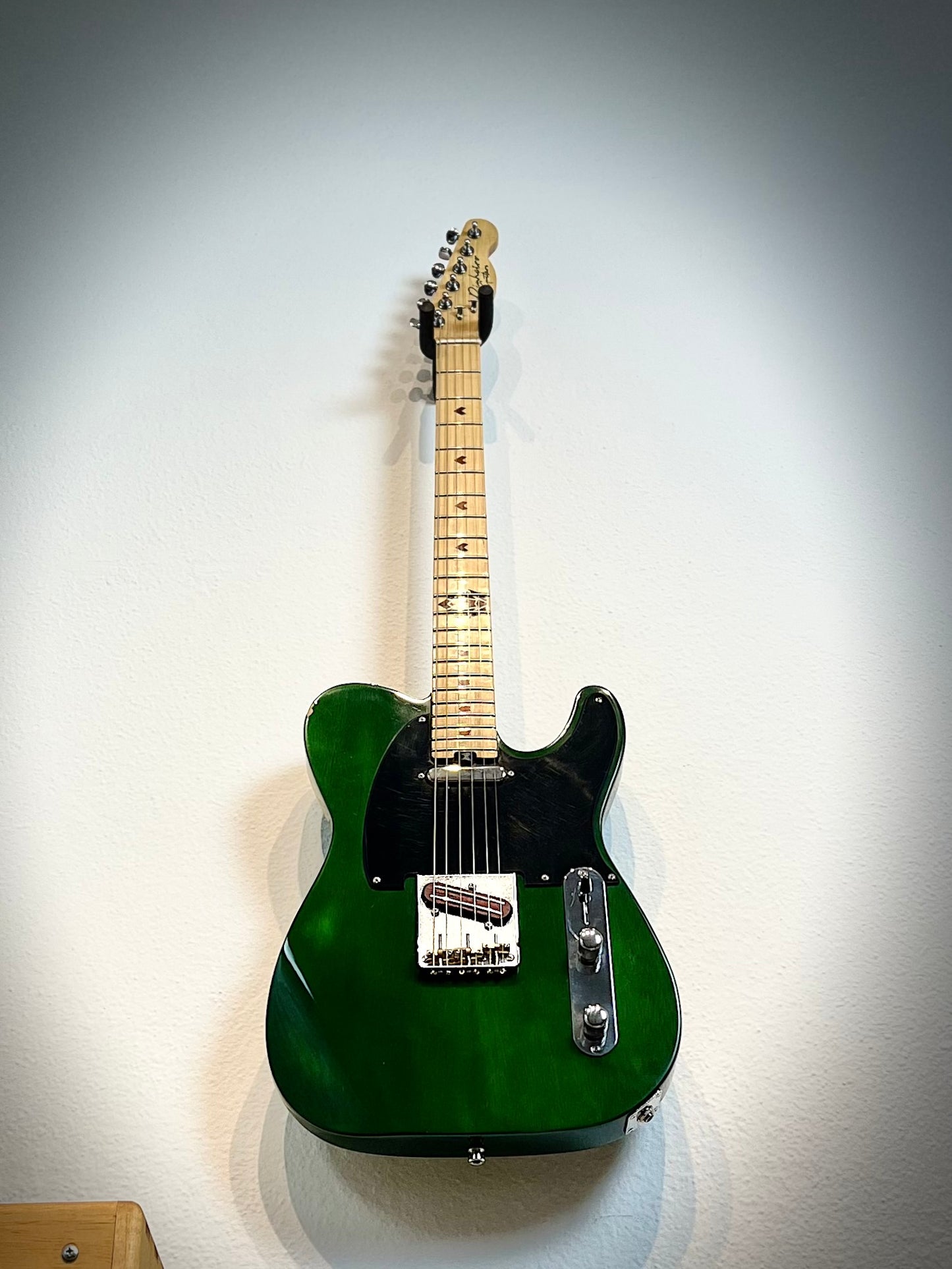 Guitarra Modern Tele Style Heavy Green – Usada Revisada – Pinheiro Guitars