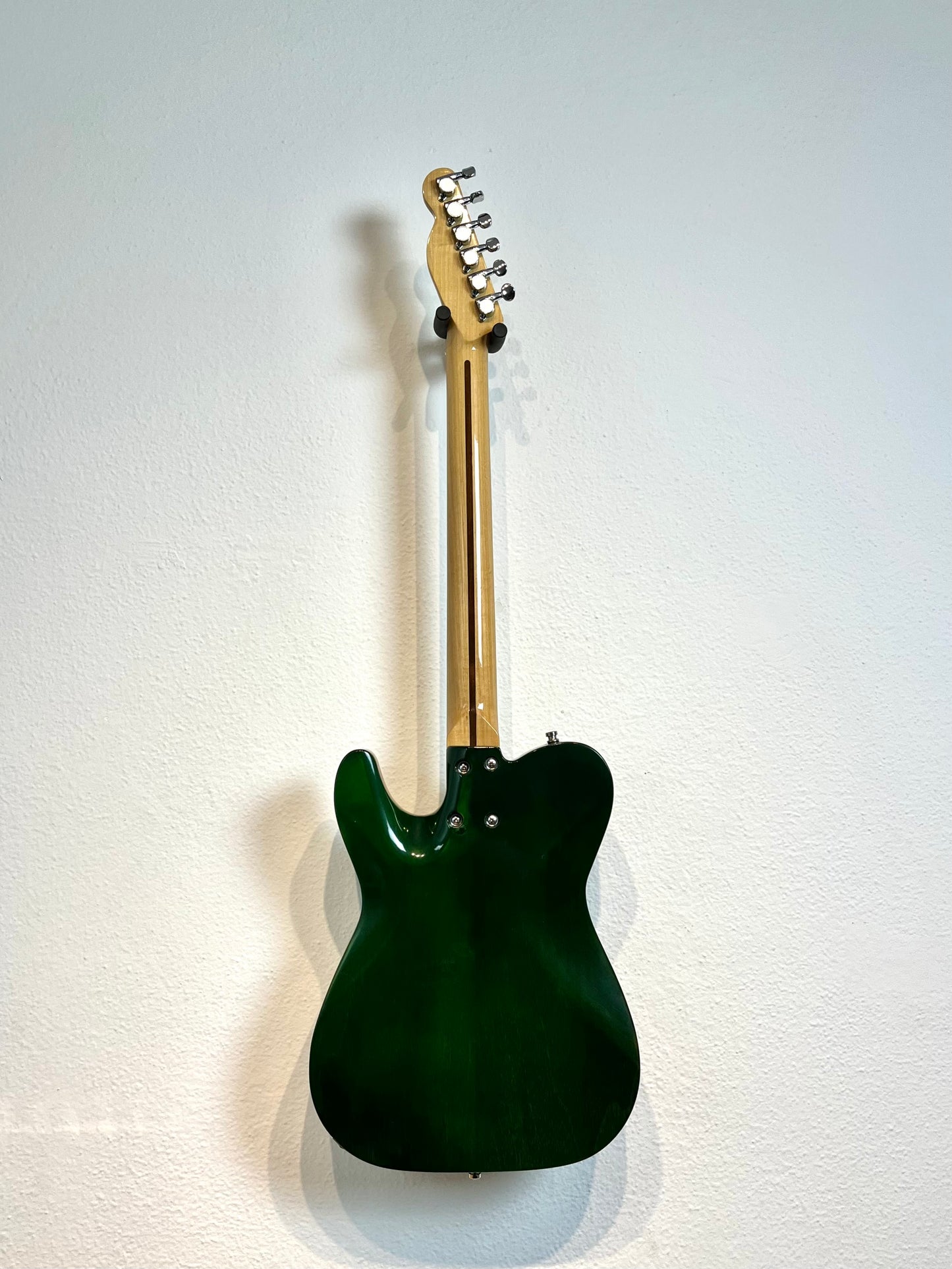 Guitarra Modern Tele Style Heavy Green – Usada Revisada – Pinheiro Guitars