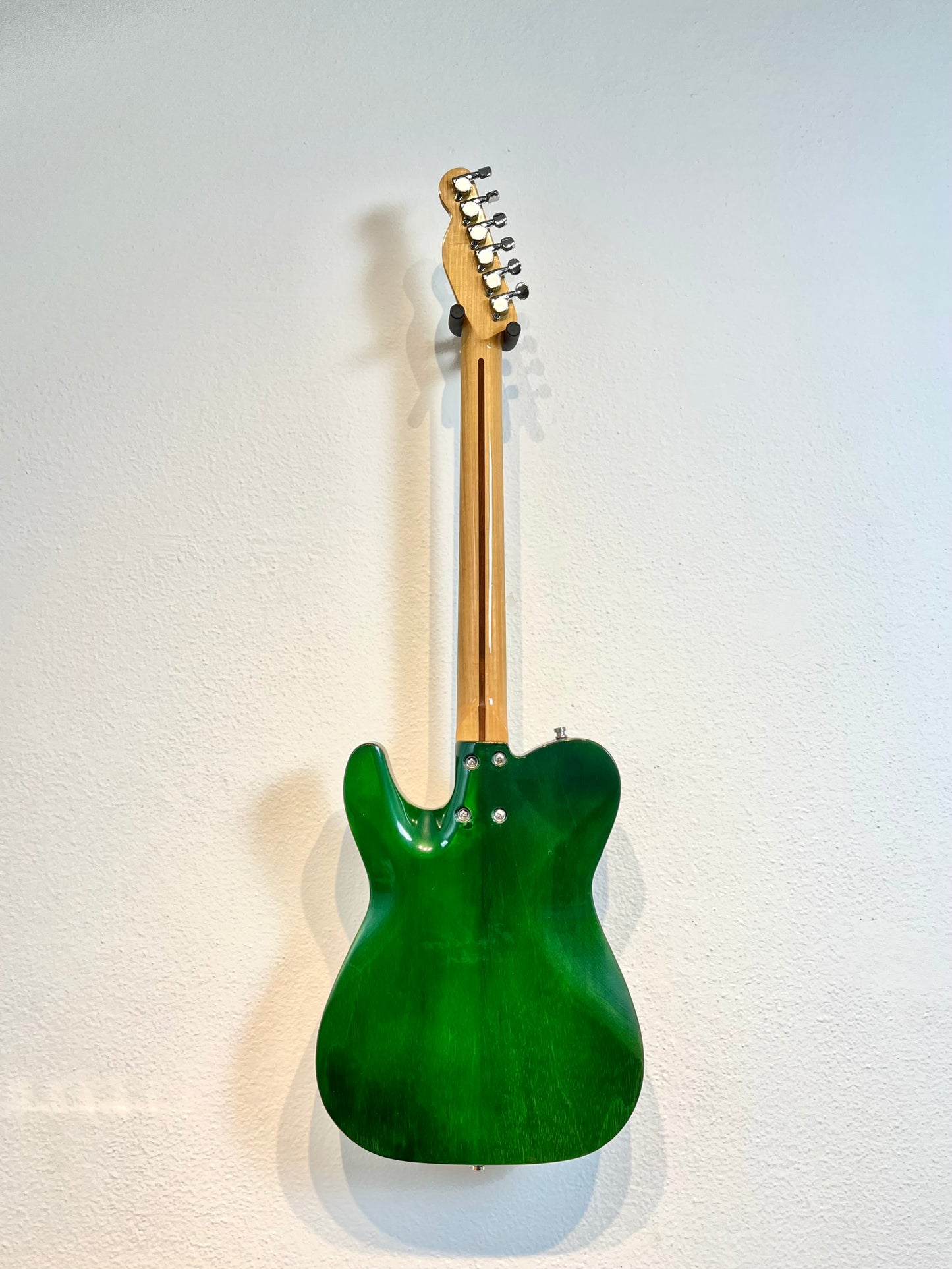 Guitarra Modern Tele Style Heavy Green – Usada Revisada – Pinheiro Guitars