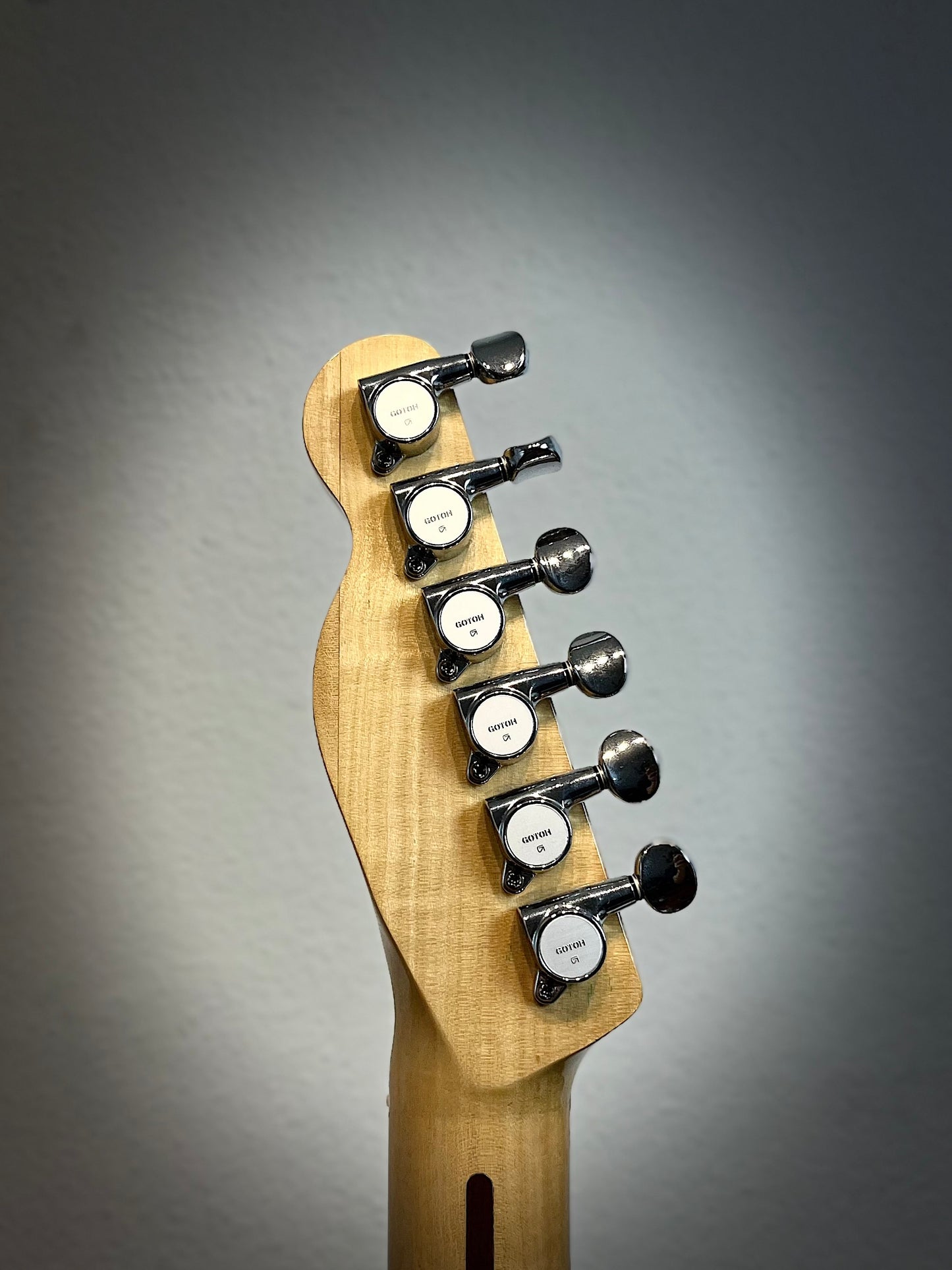 Guitarra Modern Tele Style Heavy Green – Usada Revisada – Pinheiro Guitars