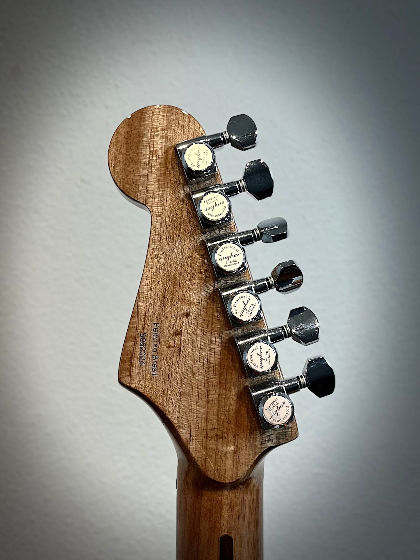 Guitarra Super Strato Glam Red Sparkle HH Split Custom - Pinheiro Guitars