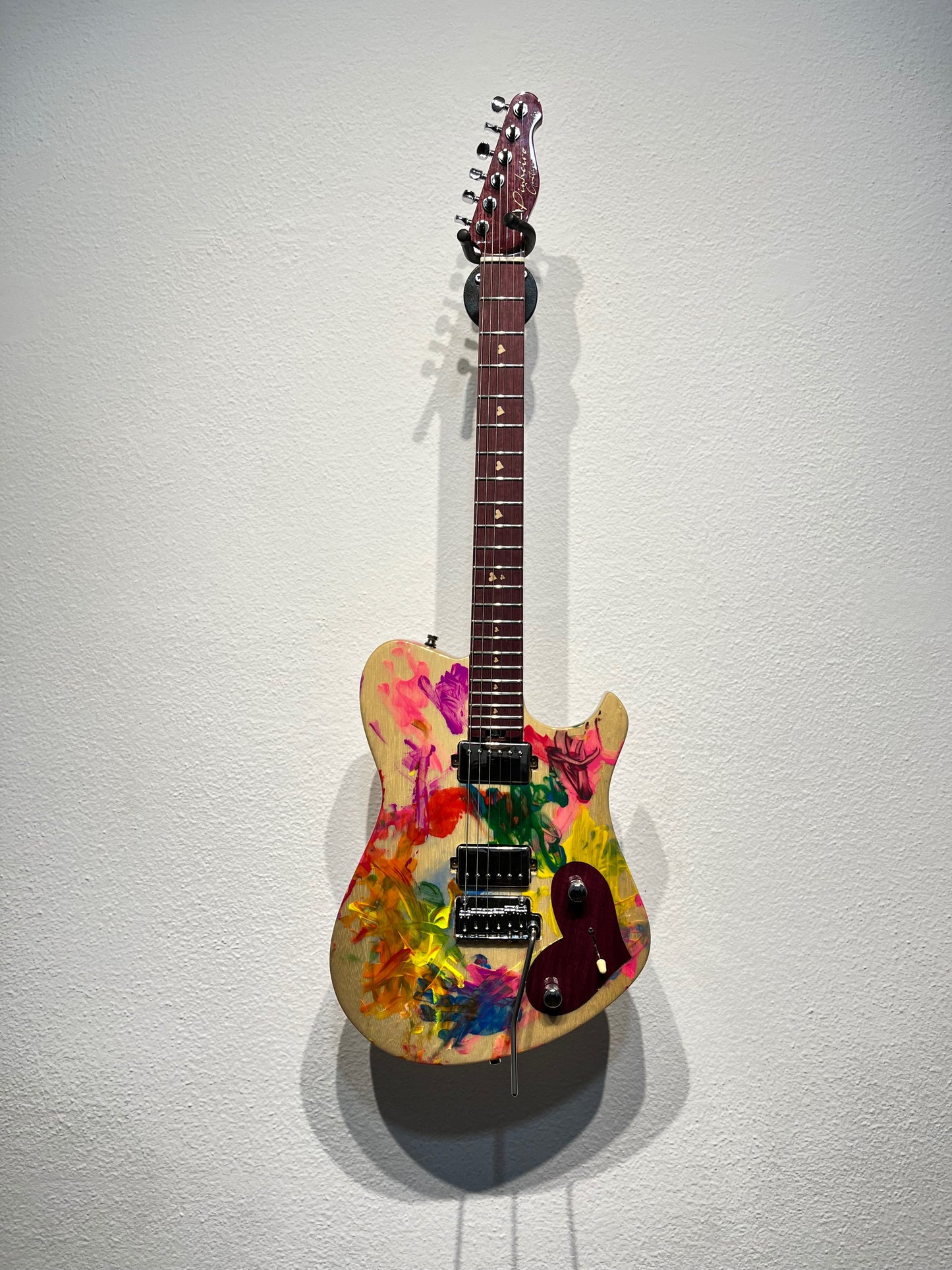 Guitarra Custom Shop - Ceci HH Trem - Pinheiro Guitars - Pintura com os Filhos!