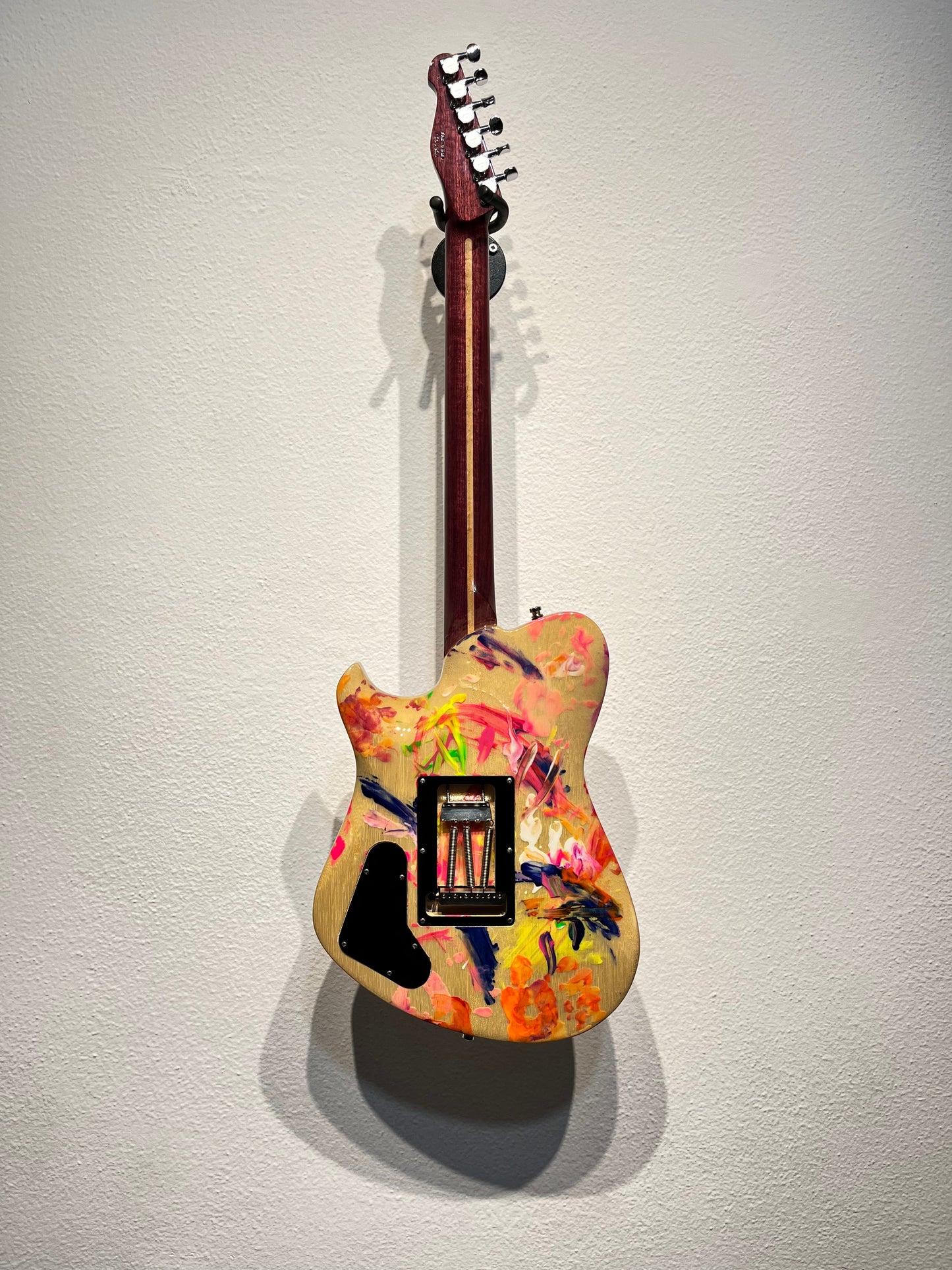 Guitarra Custom Shop - Ceci HH Trem - Pinheiro Guitars - Pintura com os Filhos!
