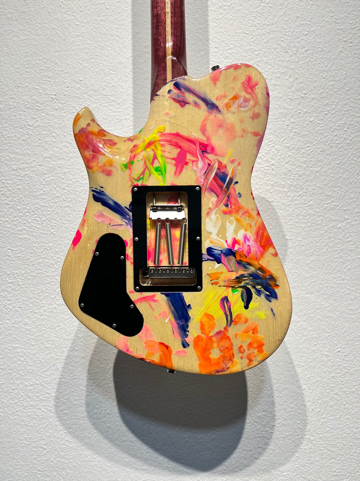 Guitarra Custom Shop - Ceci HH Trem - Pinheiro Guitars - Pintura com os Filhos!