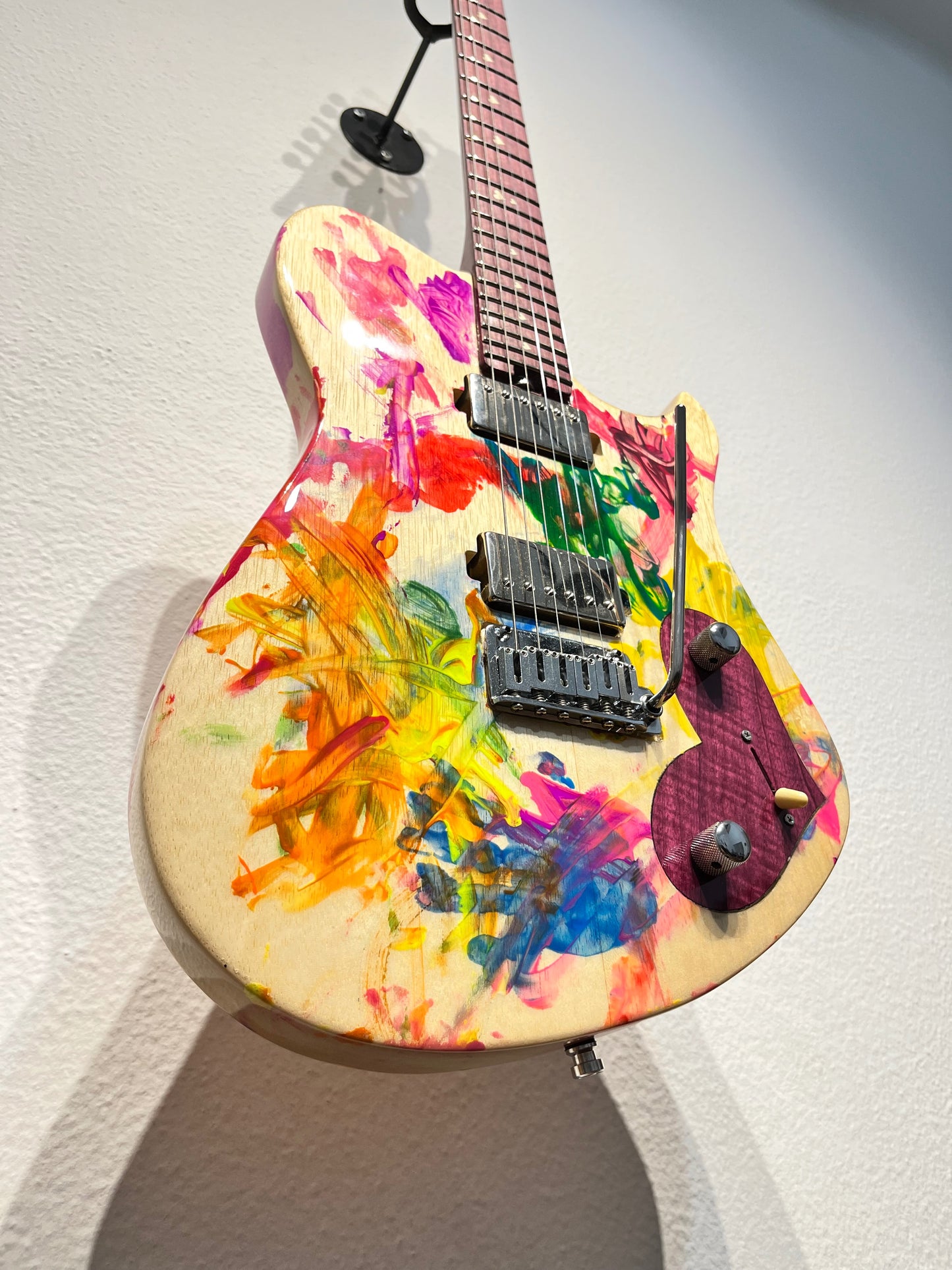 Guitarra Custom Shop - Ceci HH Trem - Pinheiro Guitars - Pintura com os Filhos!