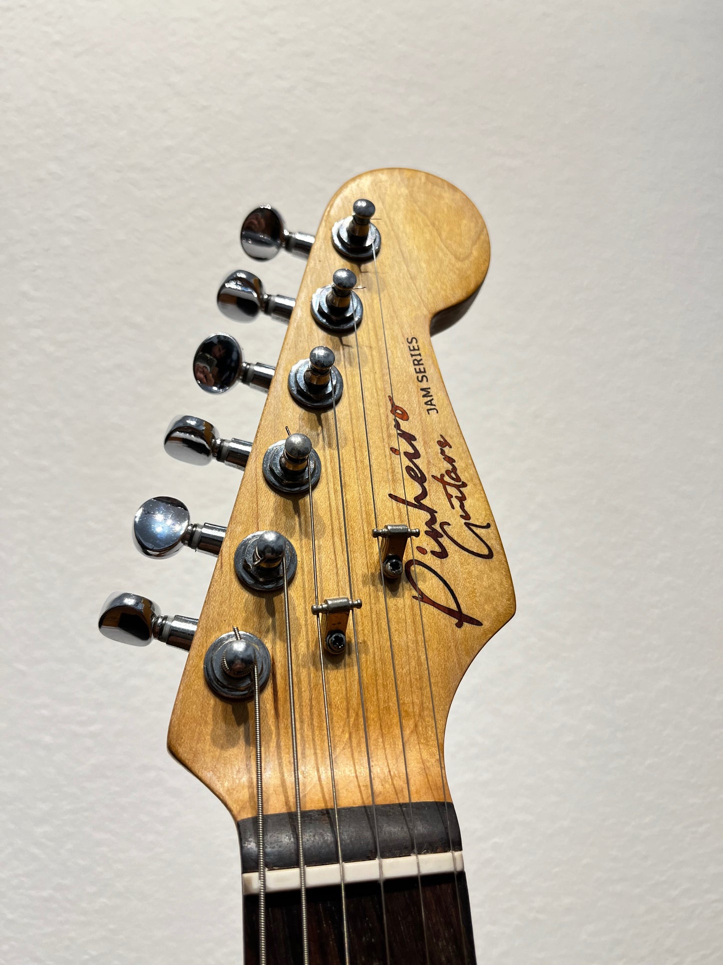 Guitarra Strato True Relic Pinheiro Guitars Jam Series