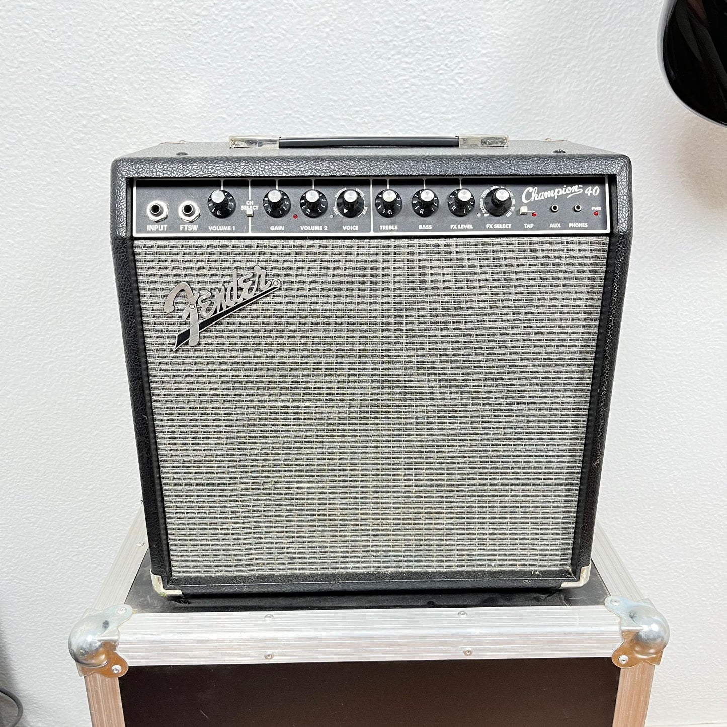 Amplificador de Guitarra Fender Champion 40 - Semi Novo