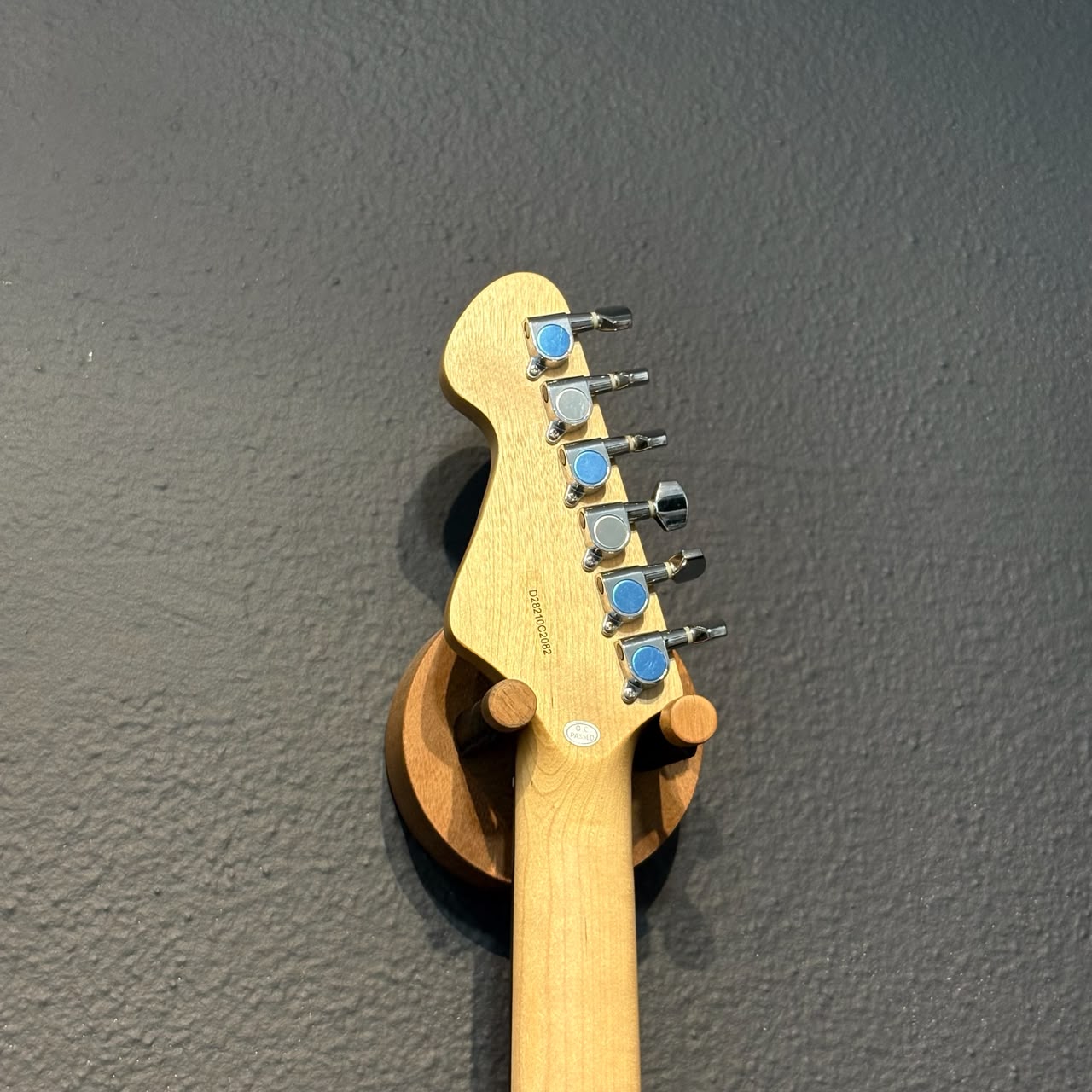 Guitarra Vogga Stratocaster Sunburst + Blues Trio Pinheiro Pickups