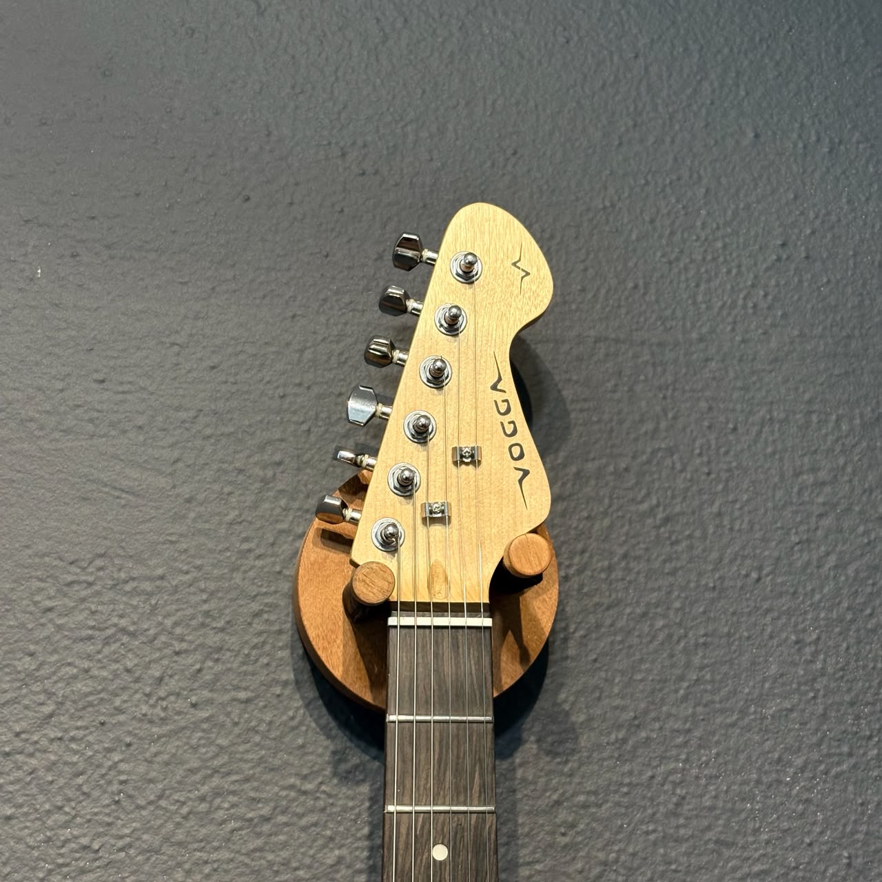 Guitarra Vogga Stratocaster Sunburst + Blues Trio Pinheiro Pickups