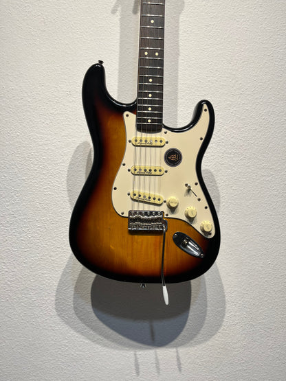 Guitarra Squier Strato Gotoh Roslen + Pinheiro Pickups