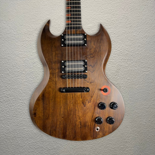 Guitarra Modelo SG com Braço Assimétrico Pinheiro Guitars