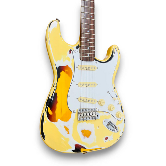 Guitarra Strato Heavy Relic Cream Pinheiro Guitars