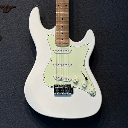 Strinberg Strato STS150 – Branco Sparkle + Mojo Noiseless Pinheiro Pickups