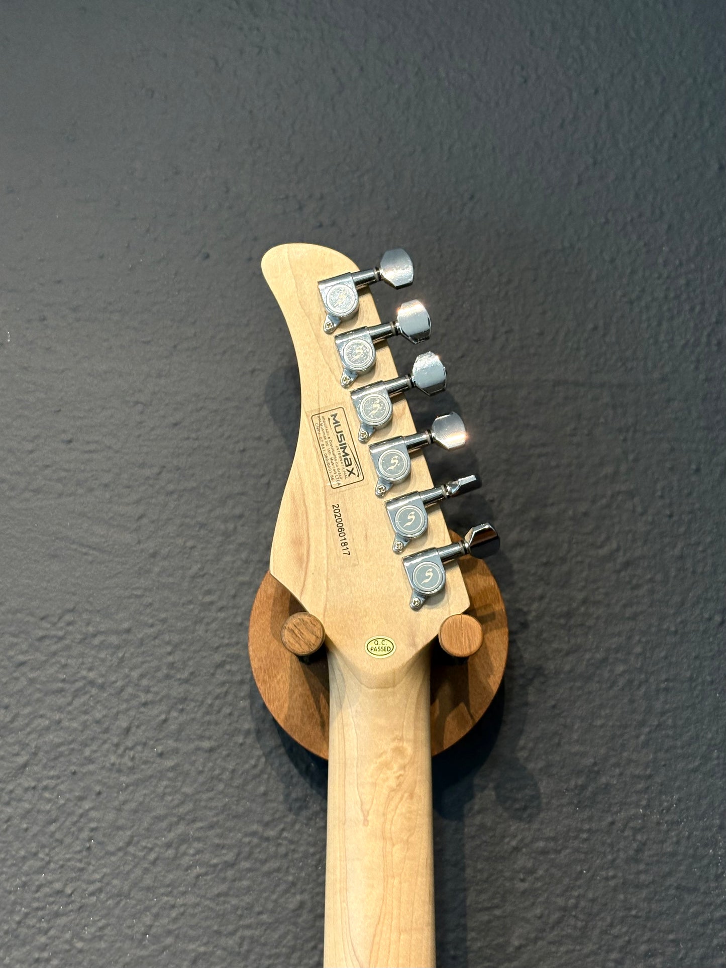 Strinberg Strato STS150 – Branco Sparkle + Mojo Noiseless Pinheiro Pickups