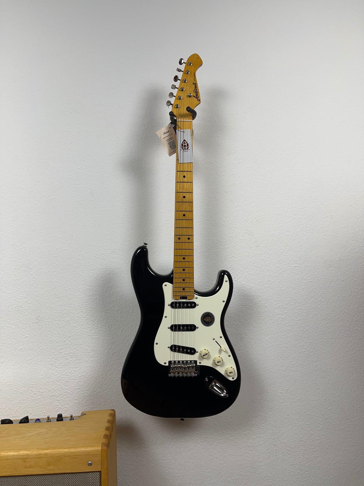 Guitarra Strato Aria Pró STG-57 BK + Pinheiro Pickups Eric Clapton
