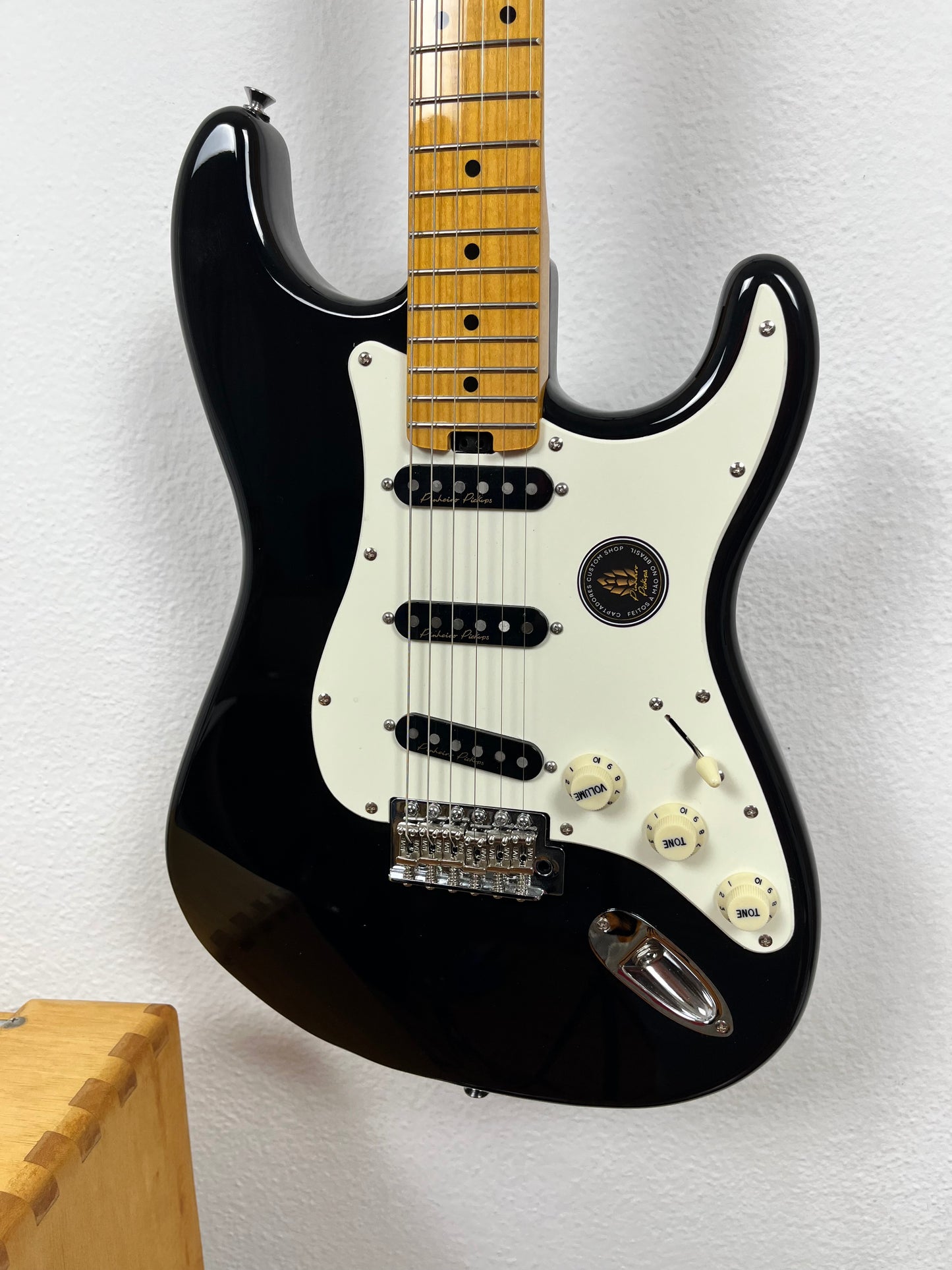 Guitarra Strato Aria Pró STG-57 BK + Pinheiro Pickups Eric Clapton