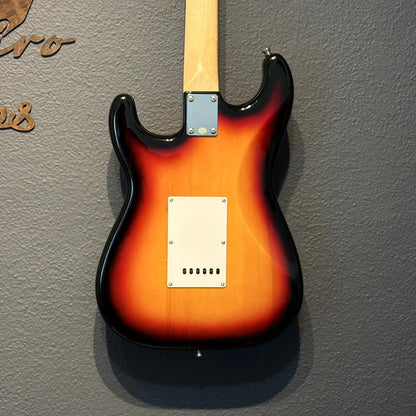 Guitarra Strato Aria Pro + Texas Trouble SRV + Peacemaker