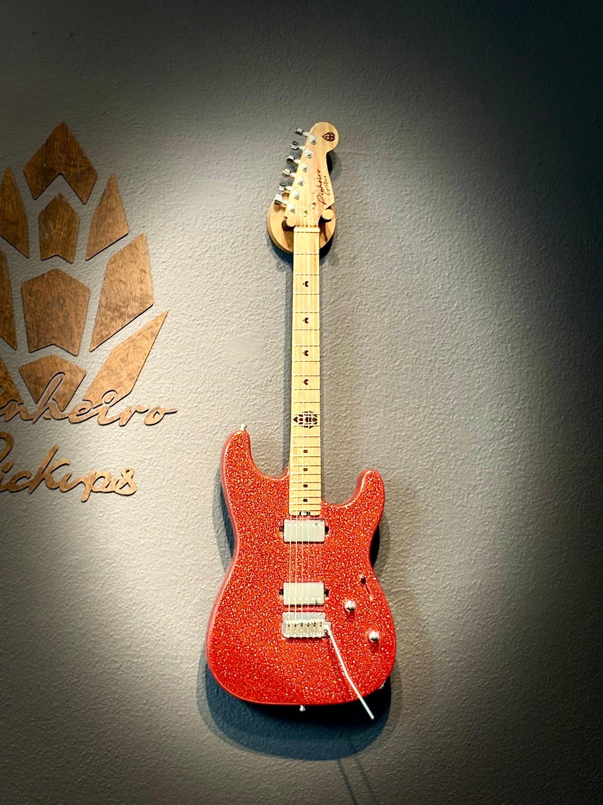 Guitarra Super Strato Glam Red Sparkle – Pinheiro Guitars